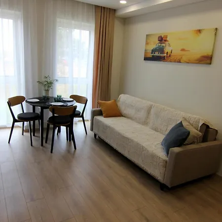 Warmzy - Modern Flat With Free Parking