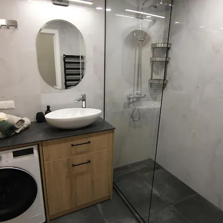 Warmzy - Modern Flat With Free Parking Lägenhet