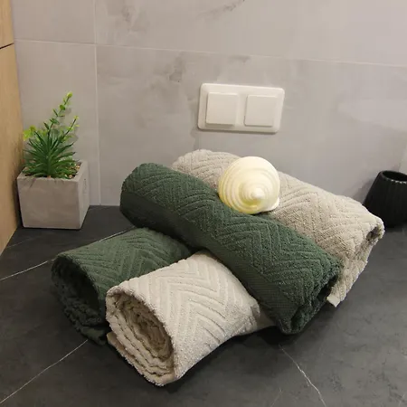 דירה Warmzy - Modern Flat With Free Parking