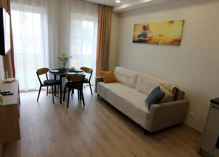 Warmzy - Modern Flat With Free Parking