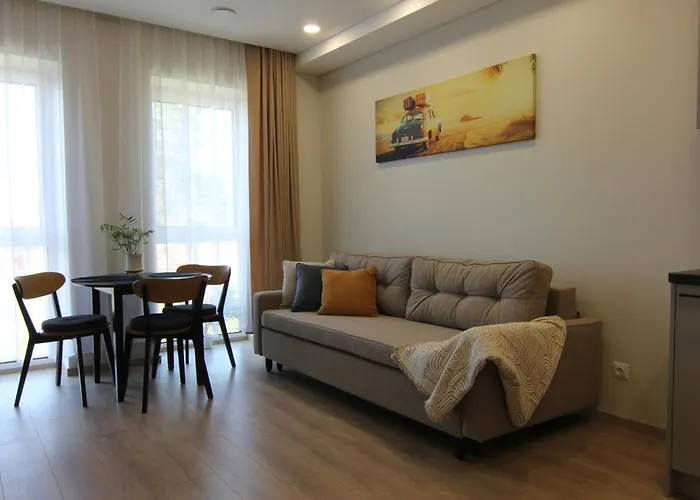 Warmzy - Modern Flat With Free Parking