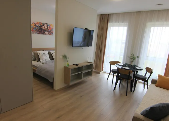 Warmzy - Modern Flat With Free Parking Lejlighed