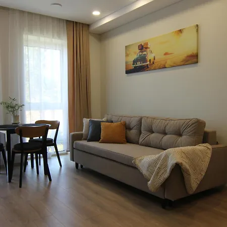 Warmzy - Modern Flat With Free Parking