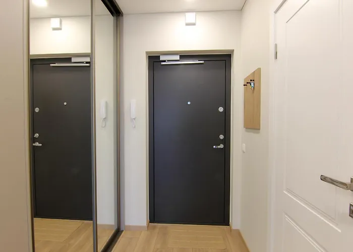 Warmzy - Modern Flat With Free Parking *